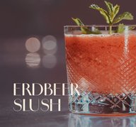 Glas mit ECKES Erdbeer Slush, garniert mit frischer Minze